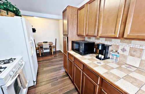 Timberwolf House | Charming townhome in lovely El Paso with view of the Franklin Mtn's Star