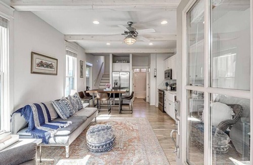 Carlton Landing House | Charming Twinkle Lane Cottage