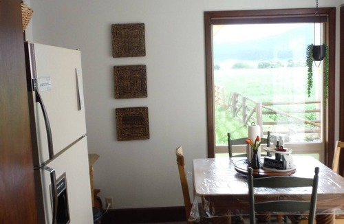 Baker City House | Charming Vintage Farmhouse With Spectacular Views - sleeps up to 8
