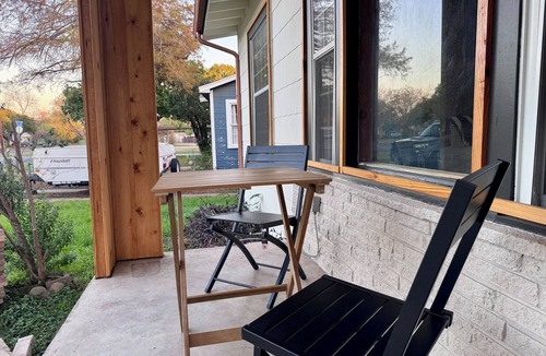 Jefferson House | Charming Vintage Home w/Separate Barn Guesthouse and Yard