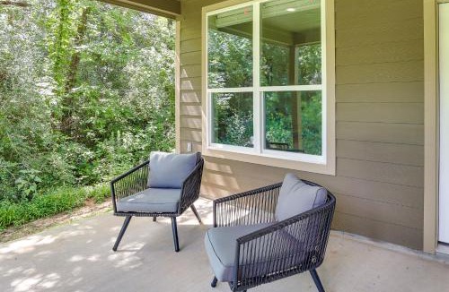 Seven Coves House | Charming Willis Hideaway < 1 Mi to Lake Conroe!