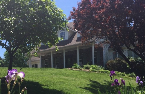 Atchison Apartment | Charming wooded retreat 3 min from Atchison.