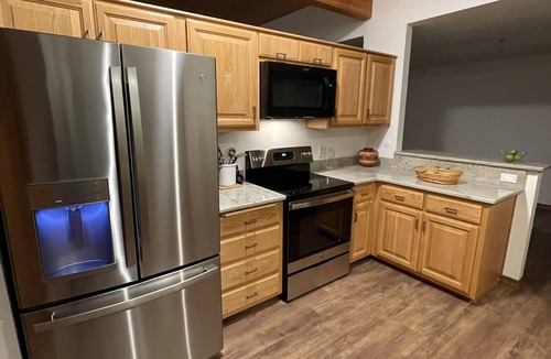 Tramway Terrace House | Cheerful 2-bedroom Northeast Albuquerque home