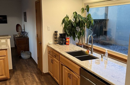 Tramway Terrace House | Cheerful 2-bedroom Northeast Albuquerque home