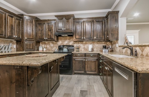 Canyon House | Cheerful 3-Bedroom Home w King Bed, Fireplace, W/D, 10 min from Palo Duro Canyon