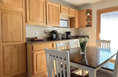 Foothill Green House | Cheerful 4BR House Near Red Rocks & Mountains!