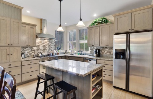 Eastsound House | Cheerful Getaway w/Ocean View, Outdoor Fireplace, & Beach Access
