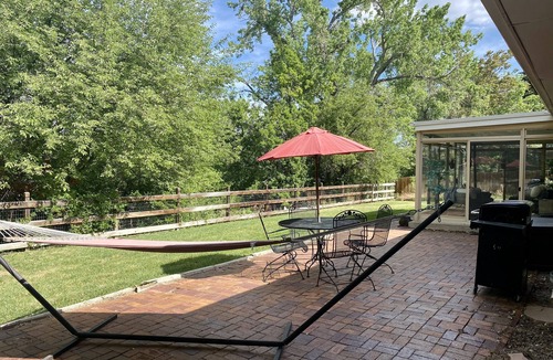 Goldsmith House | Cheerful three bedroom with stunning sunroom!
