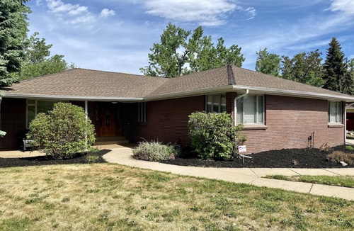 Goldsmith House | Cheerful three bedroom with stunning sunroom!
