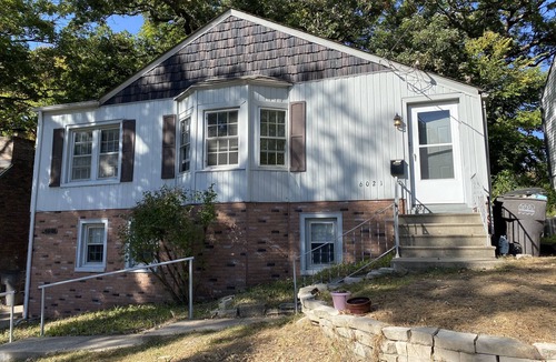 Des Moines House | Cheerful two bedroom duplex