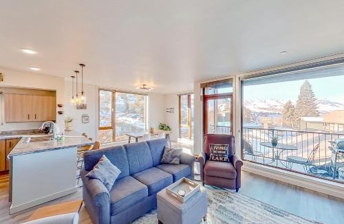 Chelan Apartment | Chelan Resort Suites: Comfort by the Lake #201