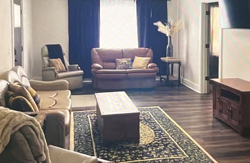 Valentine House | Cherry Street Cottage is a nice 2-bedroom house in Valentine that has it all.