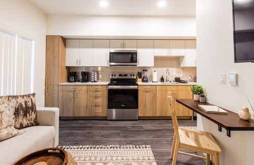Central Tacoma House | Chic 1-bedroom, Gym, Pool, Near Downtown & Restaurants