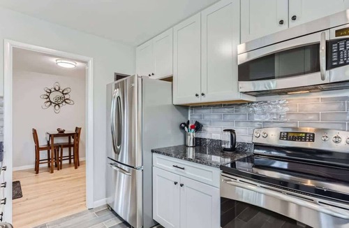 Englewood House | Chic 2 BDR Haven with Private Backyard