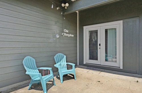 Austin Ave. Apartment | Chic Bungalow Waco TX