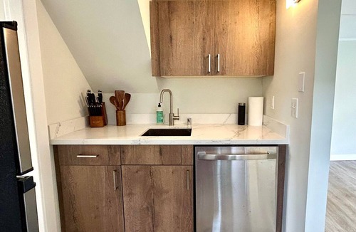 Renton Apartment | Chic, Cozy & New! Great location, Street Parking with AC