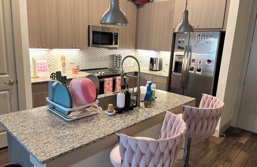 Downtown Fort Worth Apartment | Chic Downtown Retreat/Balcony, Pool, 75” TV