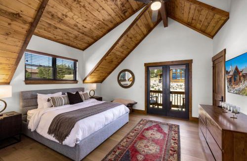 Estes Park House | Chic Lakefront Cabin - Unbeatable Views! Jacuzzi, Two Patios, Indoor/Outdoor Fireplace