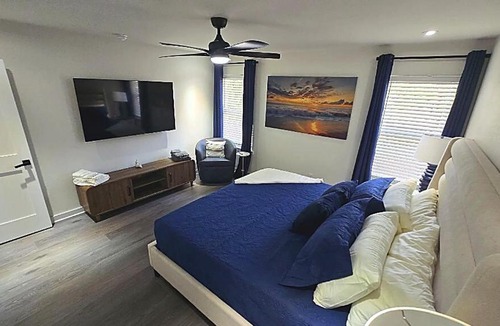 Dallas Apartment | Chic Luxury Getaway - 3 min to Love Field