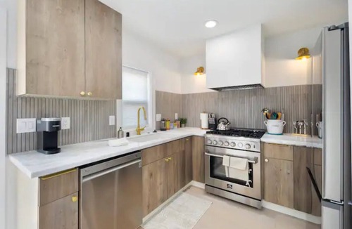 Delridge Cottage | Chic Parkside Escape 2BR A/C Free Parking