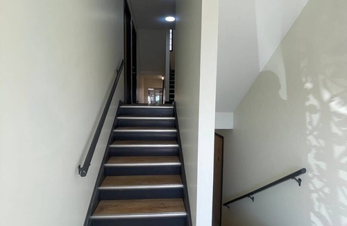 Joslyn Castle Apartment | Chic Pet-Friendly Apartment Near Blackstone & UNMC