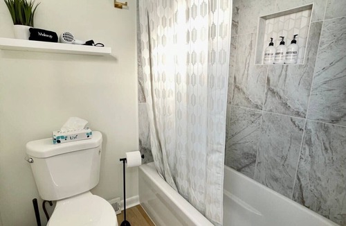 Joslyn Castle Apartment | Chic Pet-Friendly Apartment Near Blackstone & UNMC