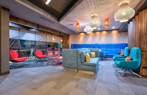 Far North Central Hotel | Chic Room | Ideal for Families Visiting The Shops at La Cantera