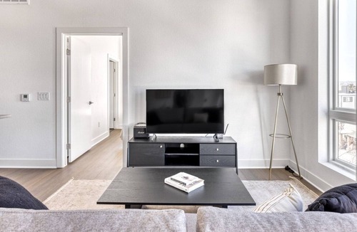 West Colfax Apartment | Chic Sloan's Lake 2BR w/ Gym, W/D & Roof Deck, near Park, by Blueground