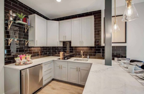 Berkeley Apartment | Chic Tennyson St Retreat | Walk to Shops & Cafes
