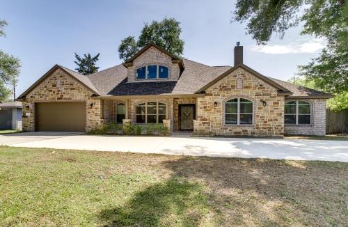 Tomball House | Chic Texas Abode w/Patio & Fenced-In Yard!