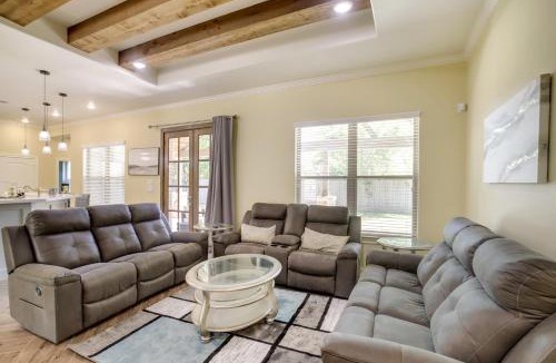 Tomball House | Chic Texas Abode w/Patio & Fenced-In Yard!