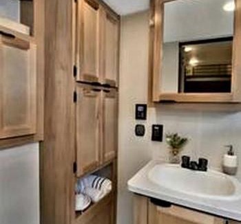Quitman House | Chic Tiny House with Lofted Interior Perfect for a Family Escape in Texas