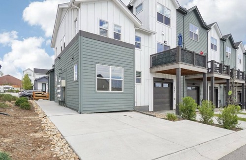Berkley House | Chic Urban Loft Near Denver w/Mtn Views