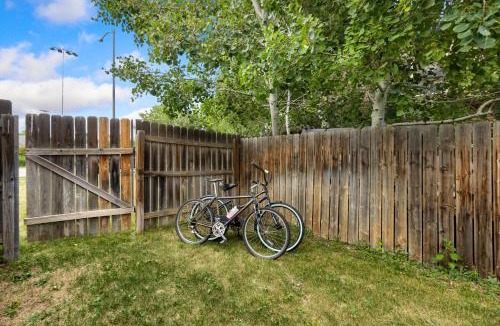 Windsor House | Chimney Park Retreat King Suite and Fenced Yard