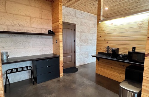 Christoval Cabin | CHRISTOVAL CASITAS #5 KING ROOM