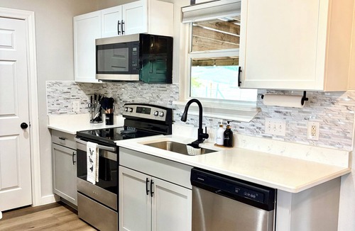 McKinney House | Cielo’s Retreat, A Charming 3-bedroom farmhouse in McKinneyprincenton