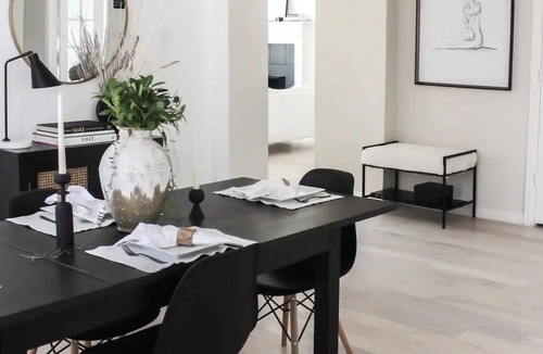 Little Elm House | CitizenNomad: Modern Dallas Lake House Bungalow