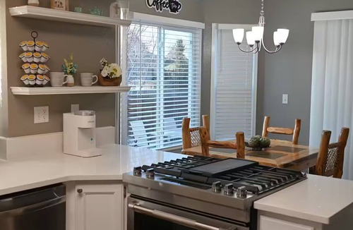 Greeley House | City Cabin Hideaway w/Spa, Pool Table & Arcade