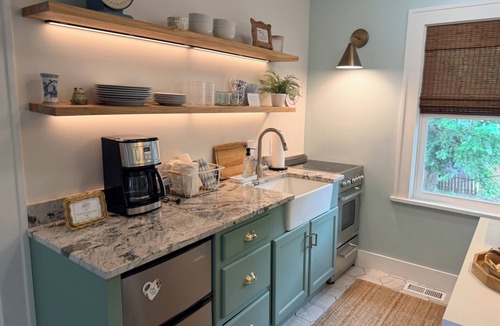 Manhattan House | City Park Carriage House: Cottage Charm