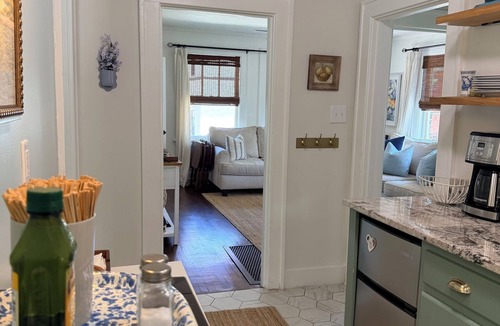 Manhattan House | City Park Carriage House: Cottage Charm