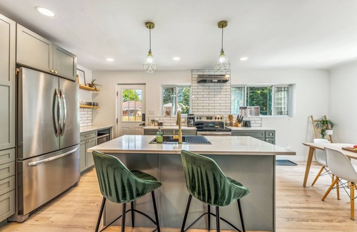 North Park Hill House | City Park Modern Escape. 5 Bedroom Family & Pet Friendly