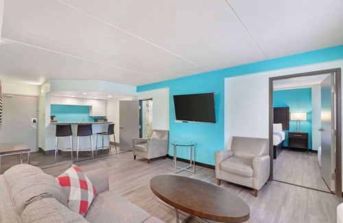 Des Moines Hotel | Clarion Inn Des Moines Airport