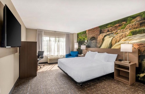 Buffalo Ridge Hotel | Clarion Pointe Sioux Falls Airport