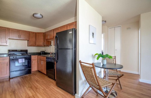 Downtown West Apartment | Classic DT 2BR with City View by Zencity