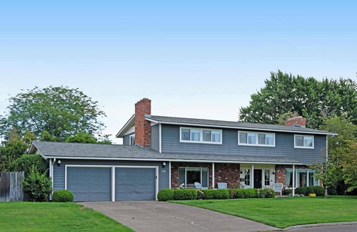 College Place House | Classic & elegant house with entertainment & spacious, laid-back yard