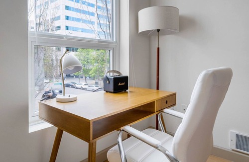 First Hill Apartment | Classic First Hill 2BR w/ Gym, W/D & BBQ, near Seattle U, by Blueground