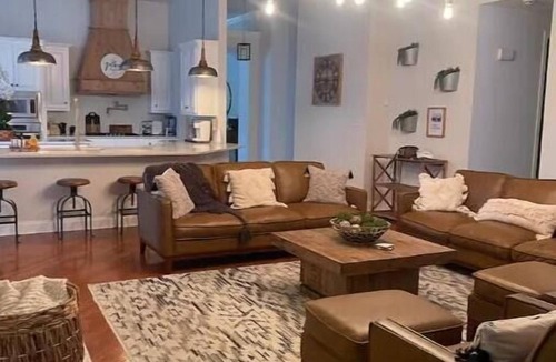 Southwest Carrollton House | Classy & Cozy in Carrollton