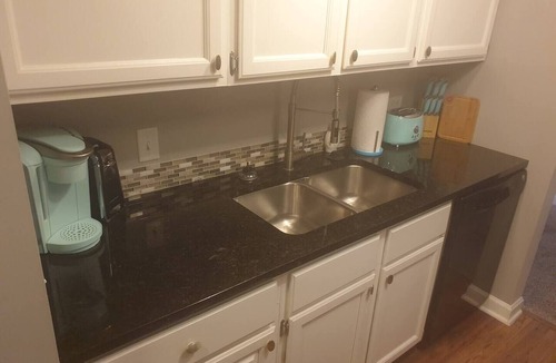 Grand Island Condo | Classy Downtown 1 Bed Condo, free parking garage. Garage enter clearance 6'8"