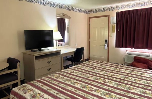 Seminole Hotel | Clean & Affordable Stay w/Free Parking, Near Seminole's Heart – 1.4 miles away