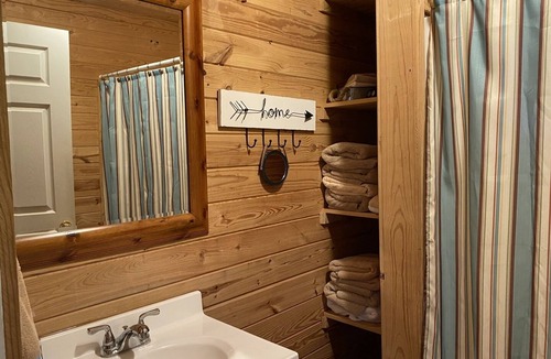 Brookston Cabin | Clean, Comfortable, Cozy Cabin in the Country